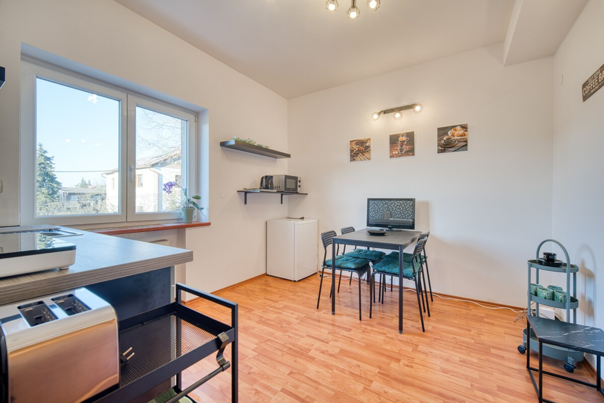 Dining area image 2