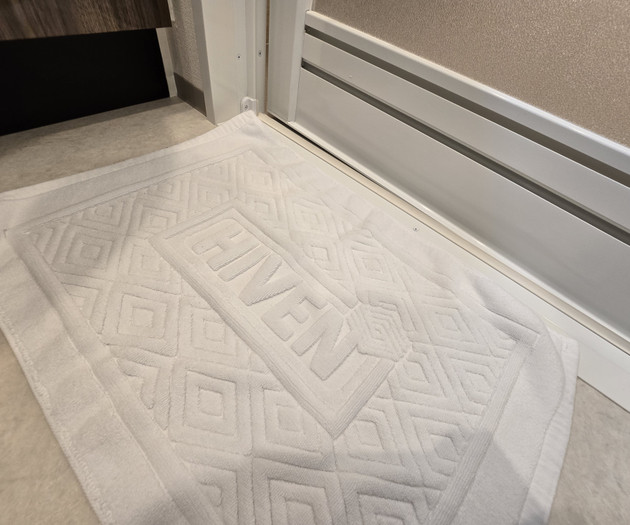 White bath mat detail
