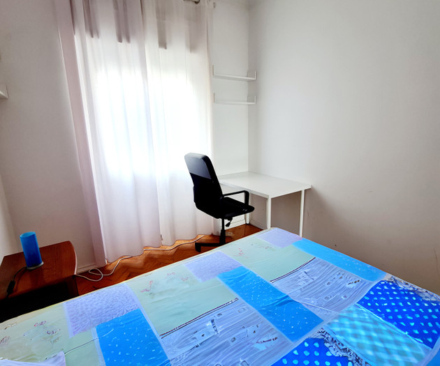 Private room for male only in Santa Apolónia