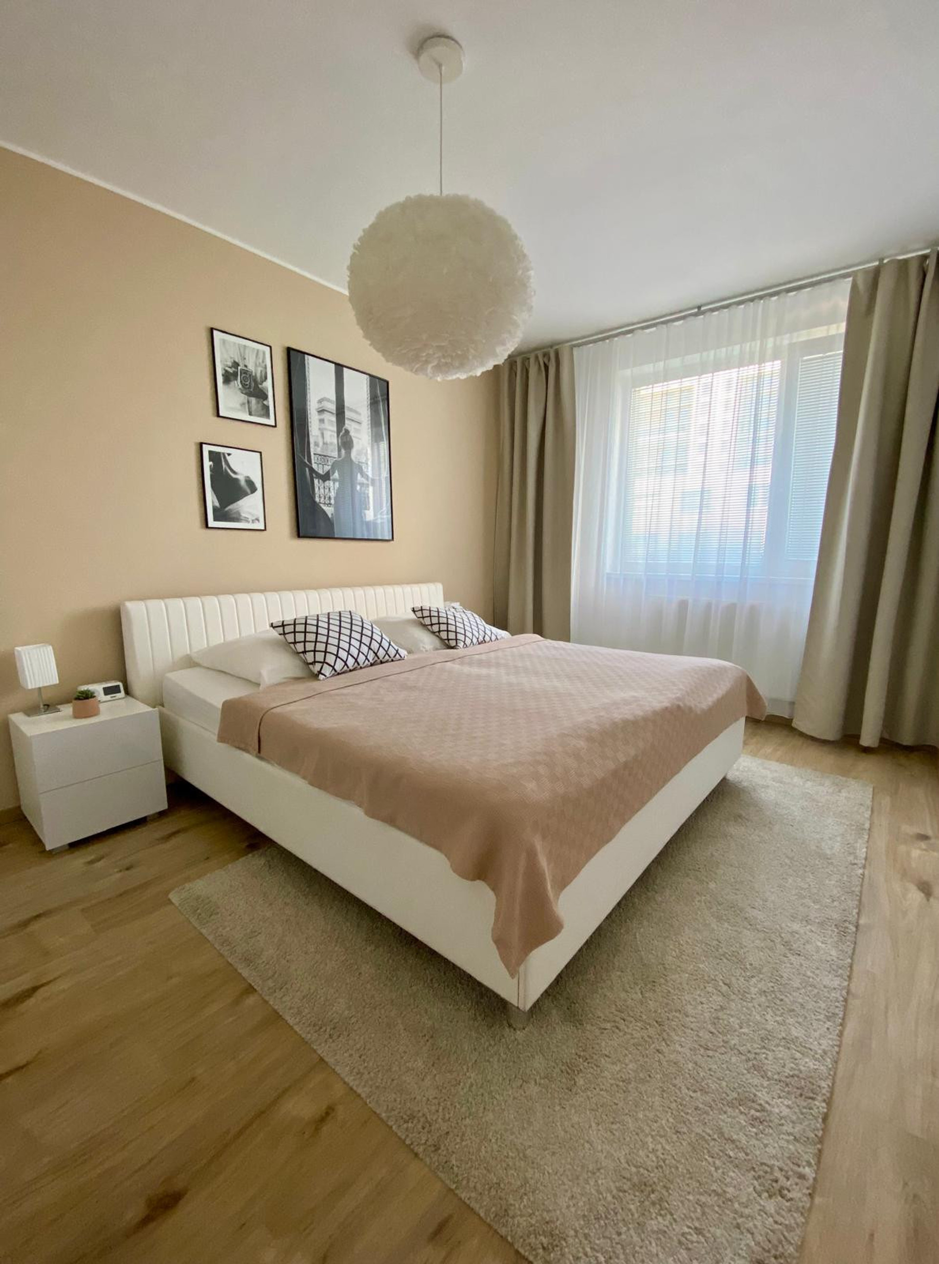 Bedroom 1 image 2