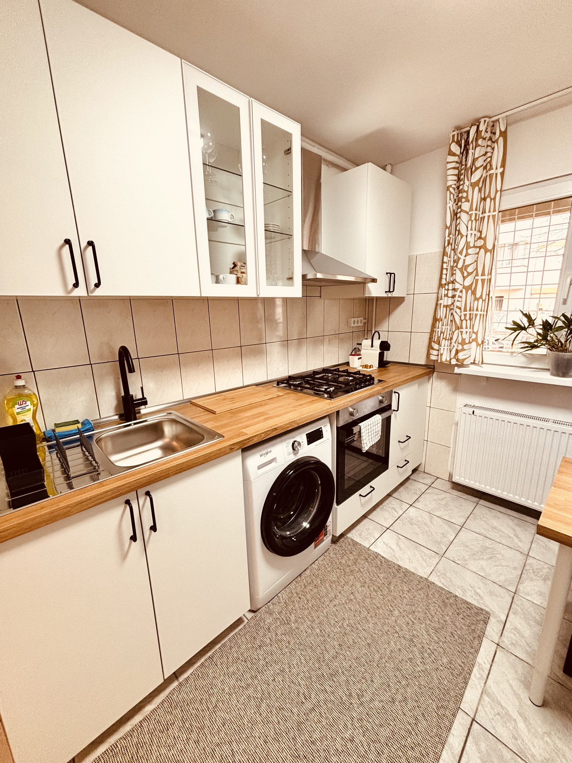Kitchen with washing machine and oven