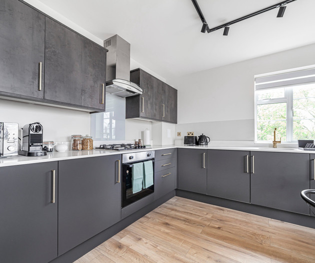 Lux 2BR Penthouse w/ Free Parking Terrace, Wembley