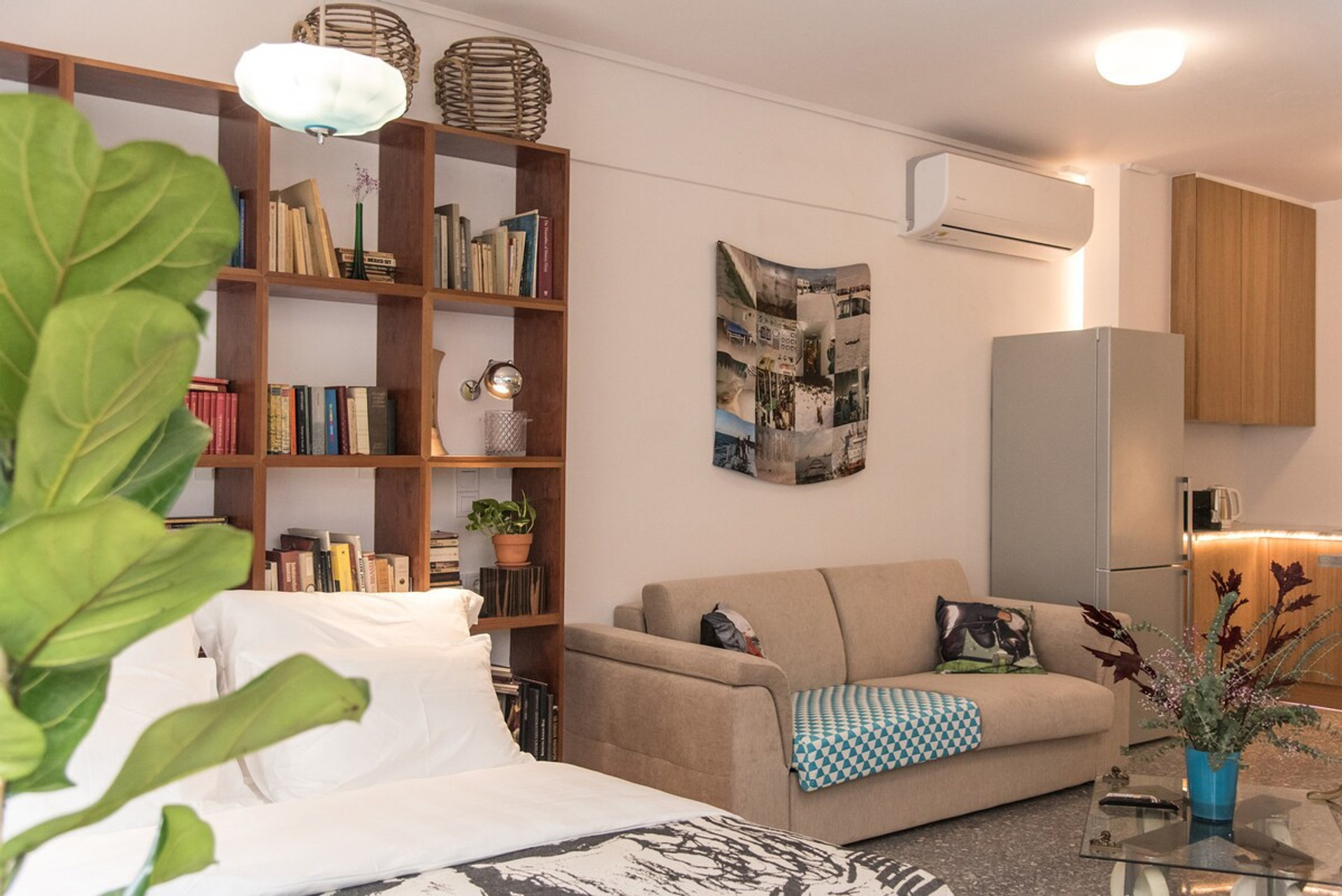 Living room image 3