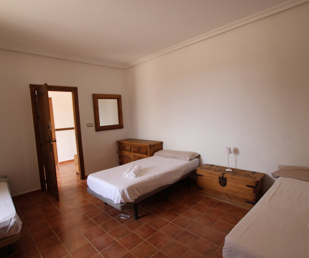 Bedroom with twin beds