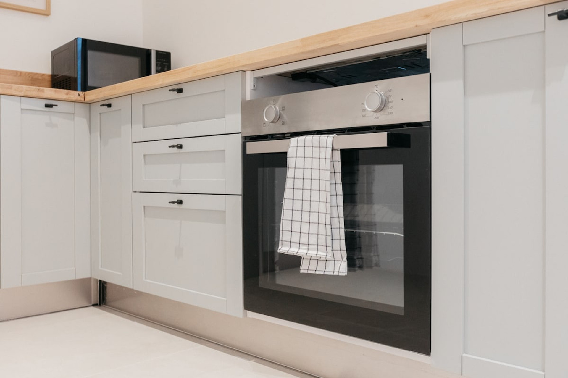 Full kitchen