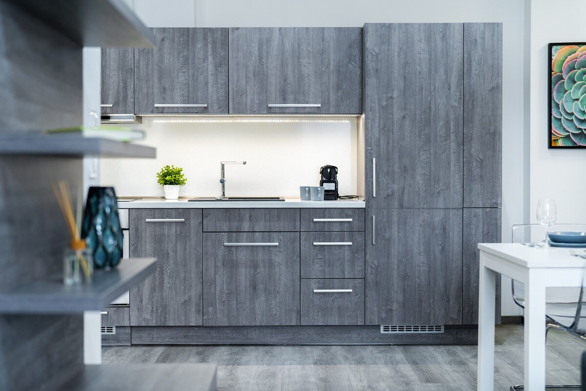 Full kitchen image 2