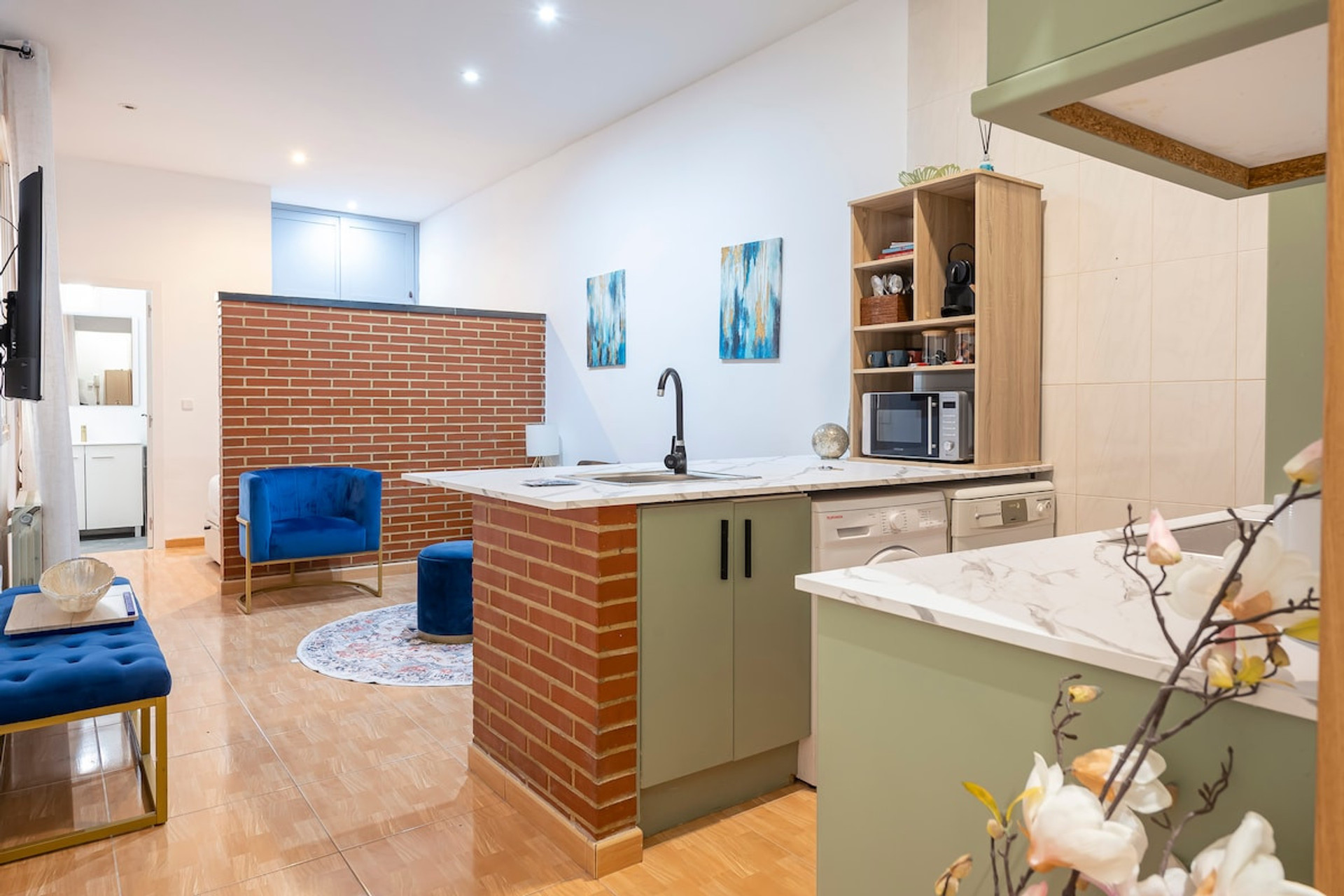 Full kitchen