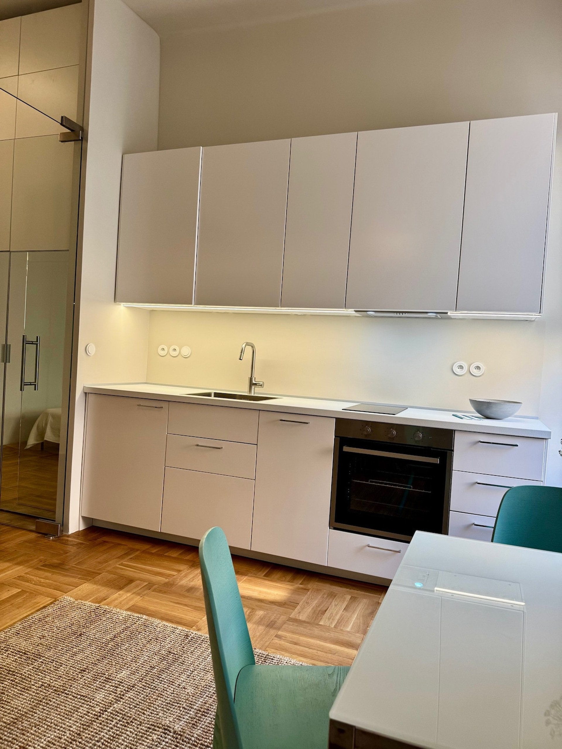 Full kitchen