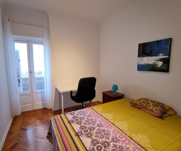 Private room for male only in Santa Apolónia