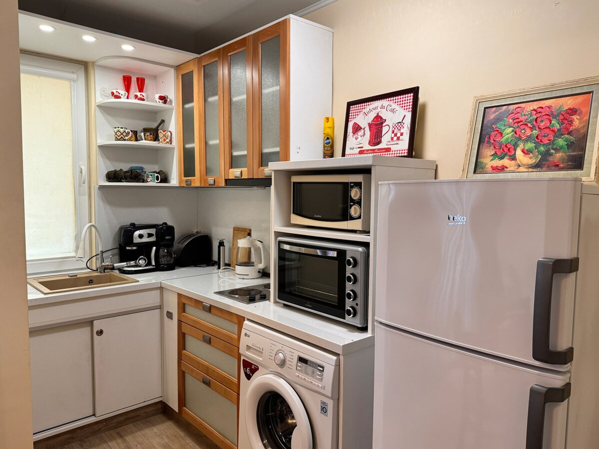 Full kitchen image 1