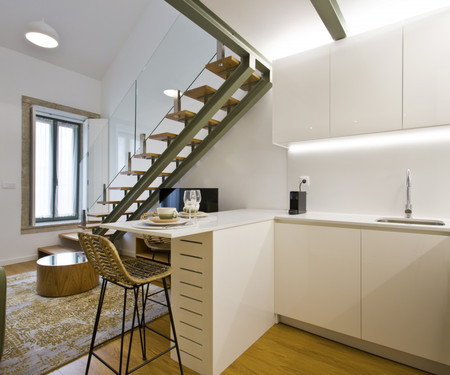 Bright and Modern Apartment | AC + FAST Wi-Fi