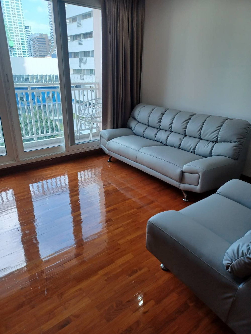 Spacious Sukhumvit Soi 13 Condo near BTS Nana preview