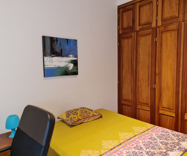 Private room for male only in Santa Apolónia