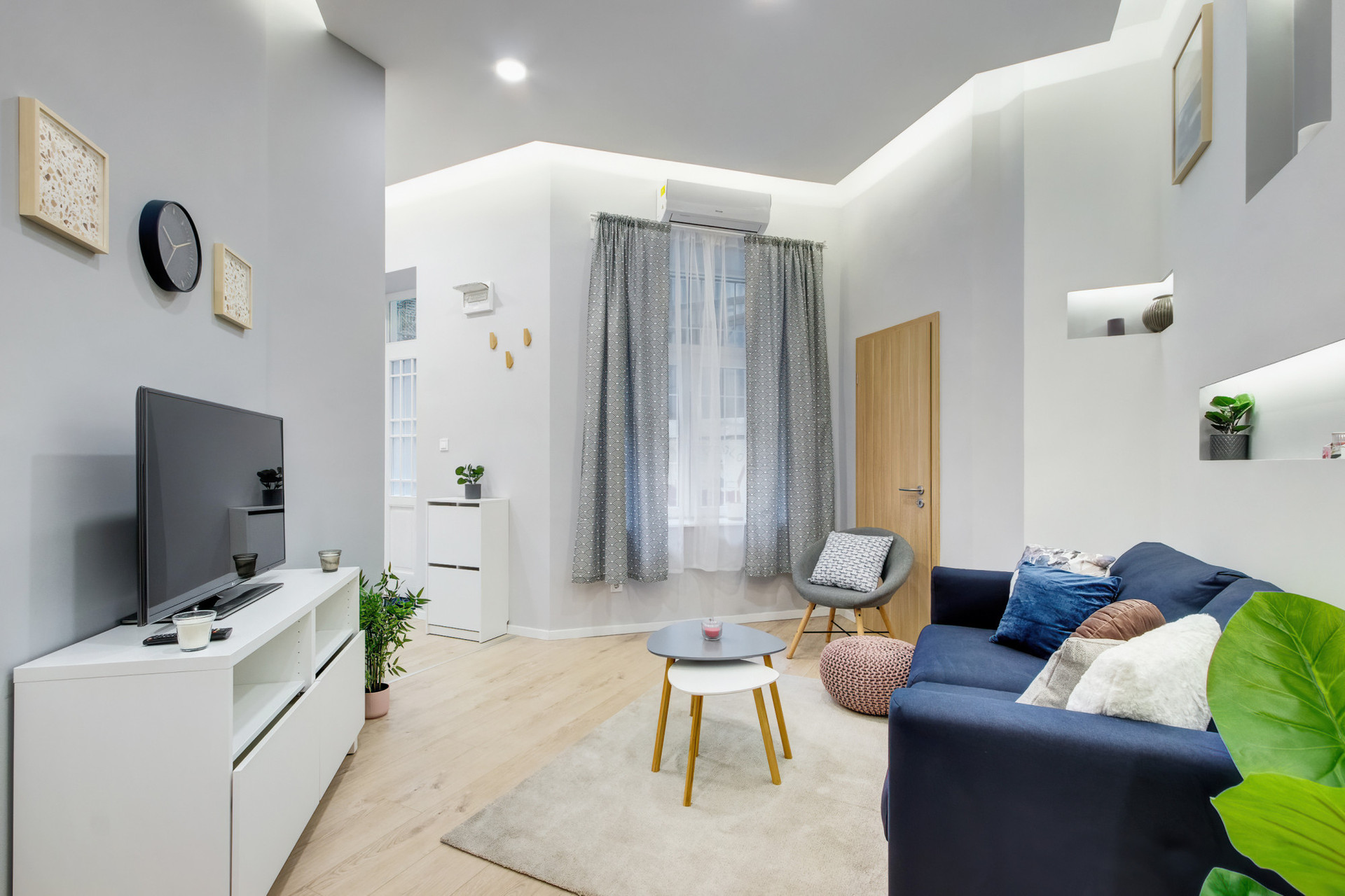 kiving room, sofa