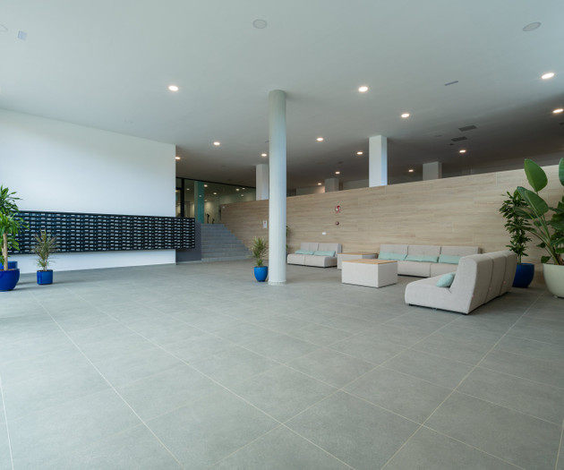 Building lobby with seating