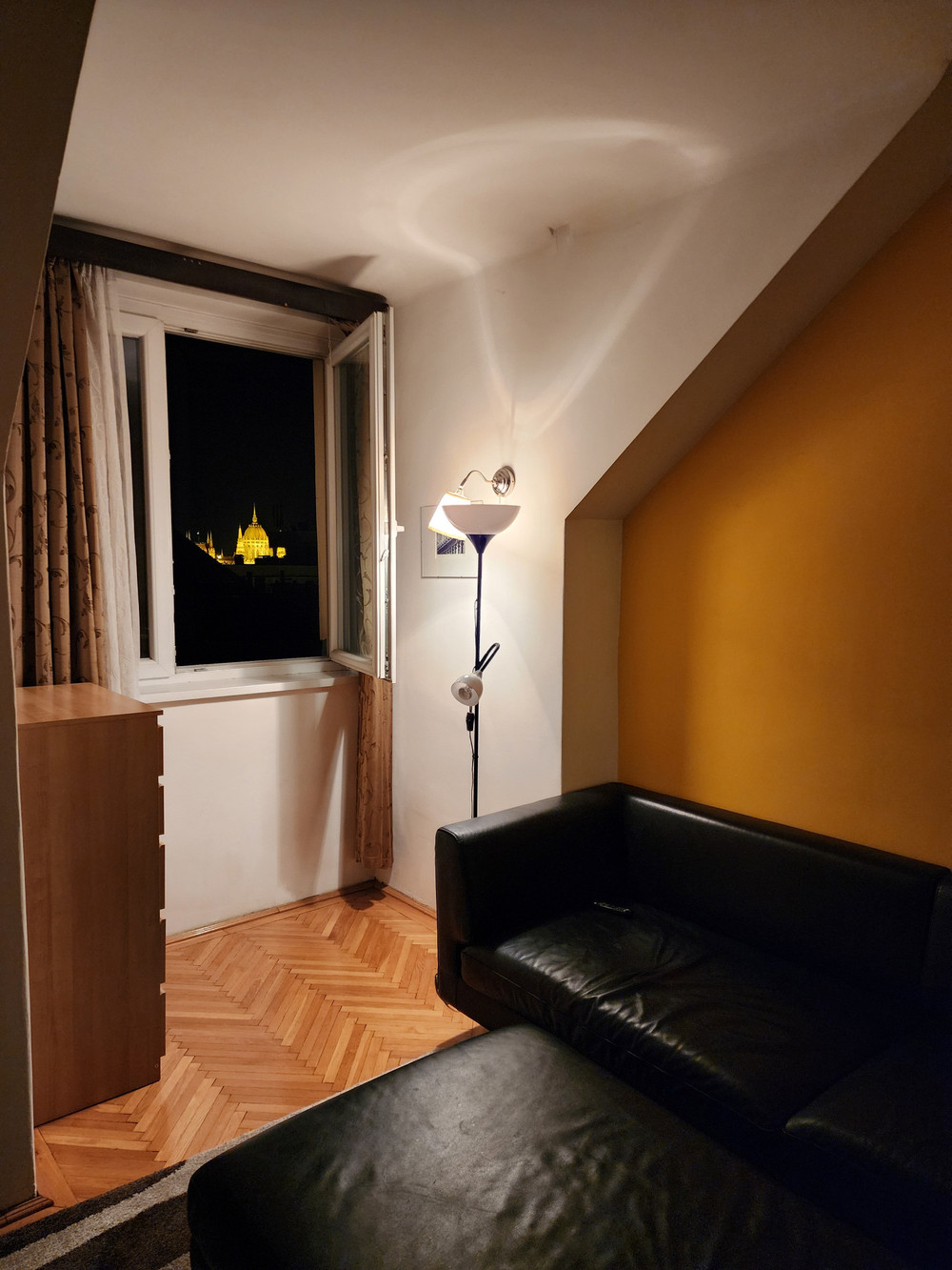 Top floor 62sqm flat in centre of Buda! preview