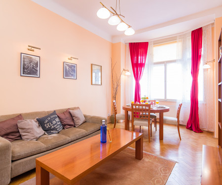 Quaint Colourful Apartment in City Center