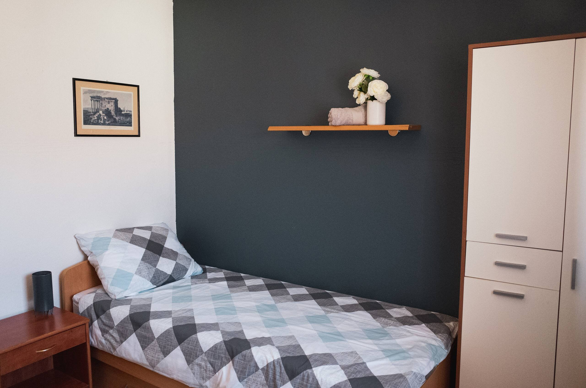 Single bedroom with dark accent wall