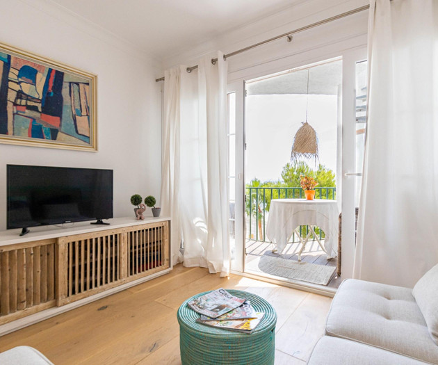 Sea, apartment with sea views, in first line of th