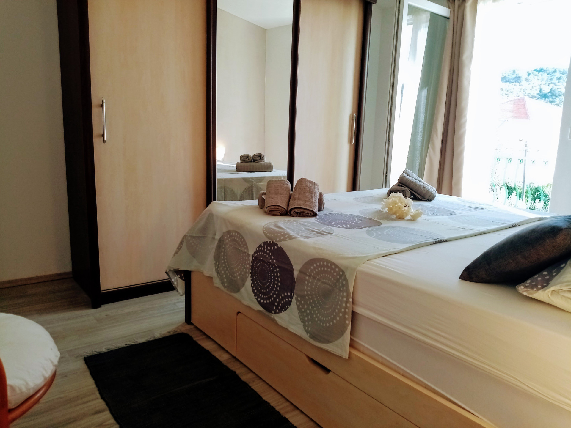 Bedroom with wardrobe and towels