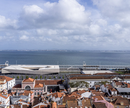 Central and bright one-bedroom apartment in Alfama