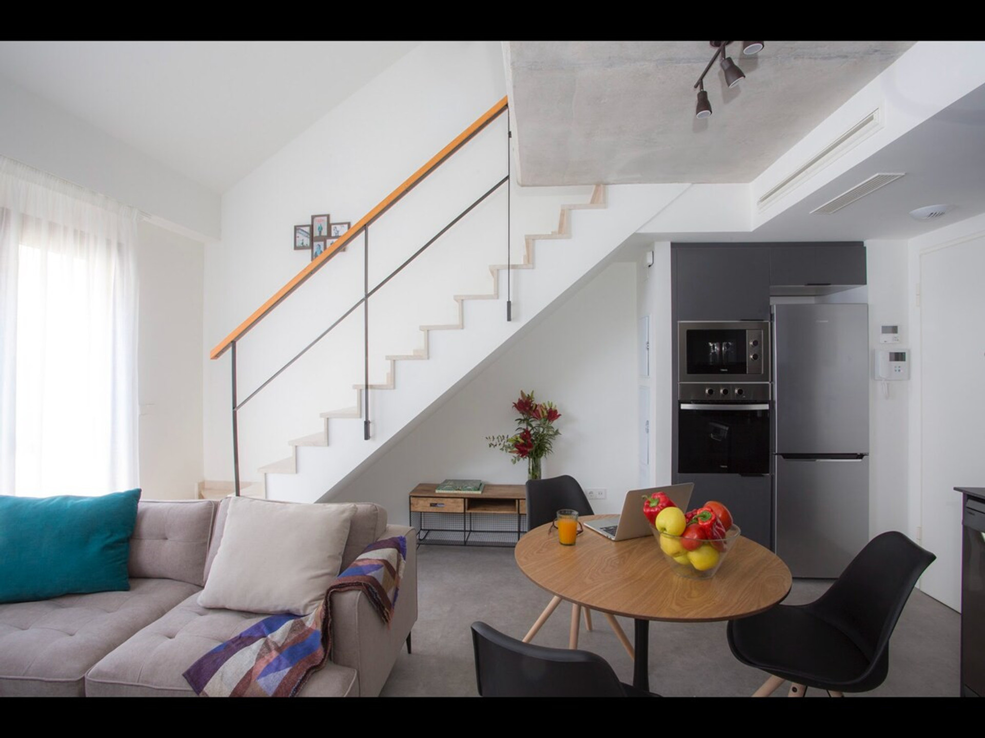 Living room image 1