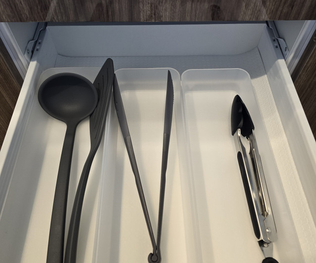 Kitchen utensil drawer