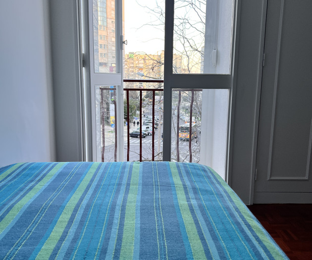 Cozy & Fully Furnished Ocean Blue Room in Lisbon