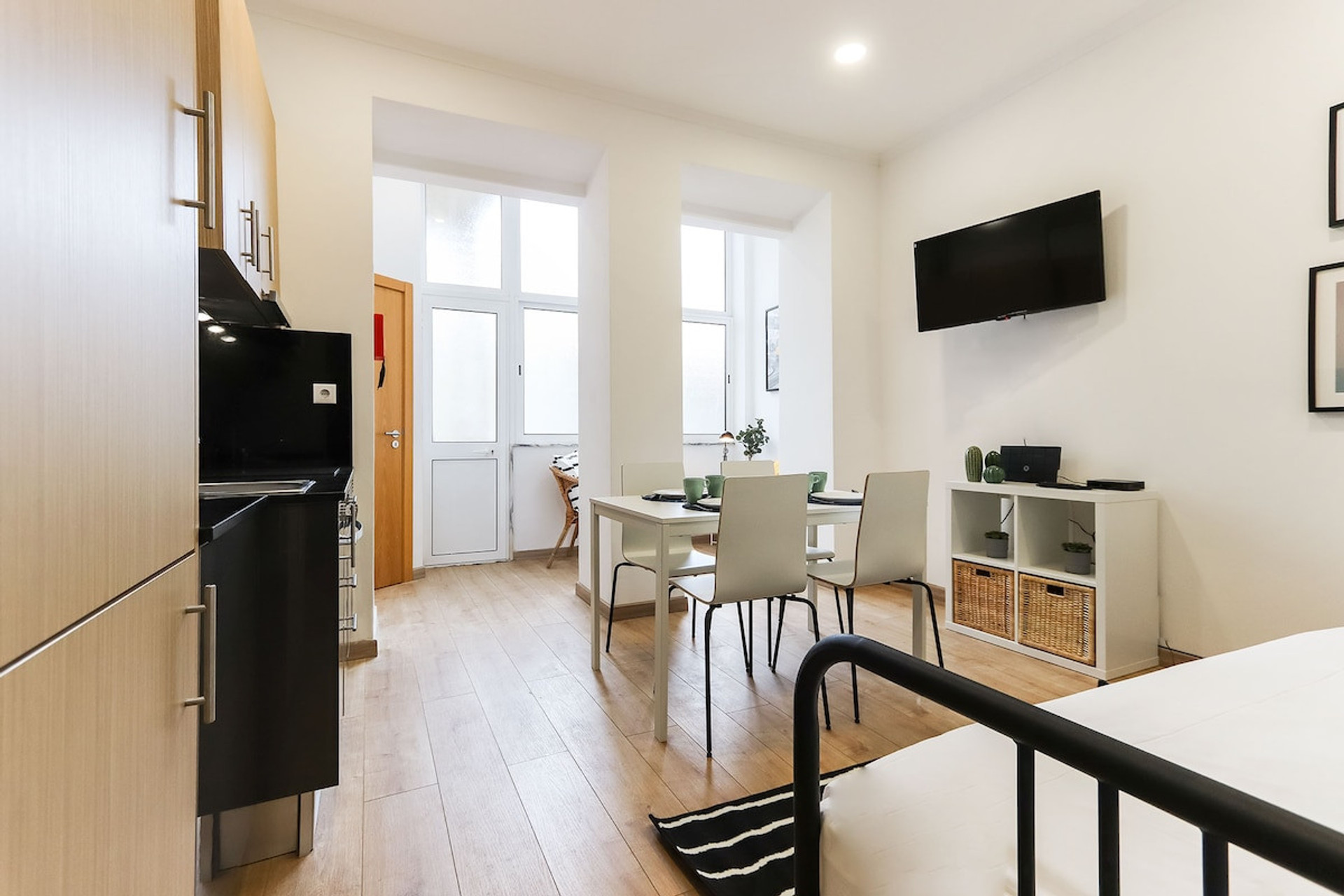 Dining area image 1
