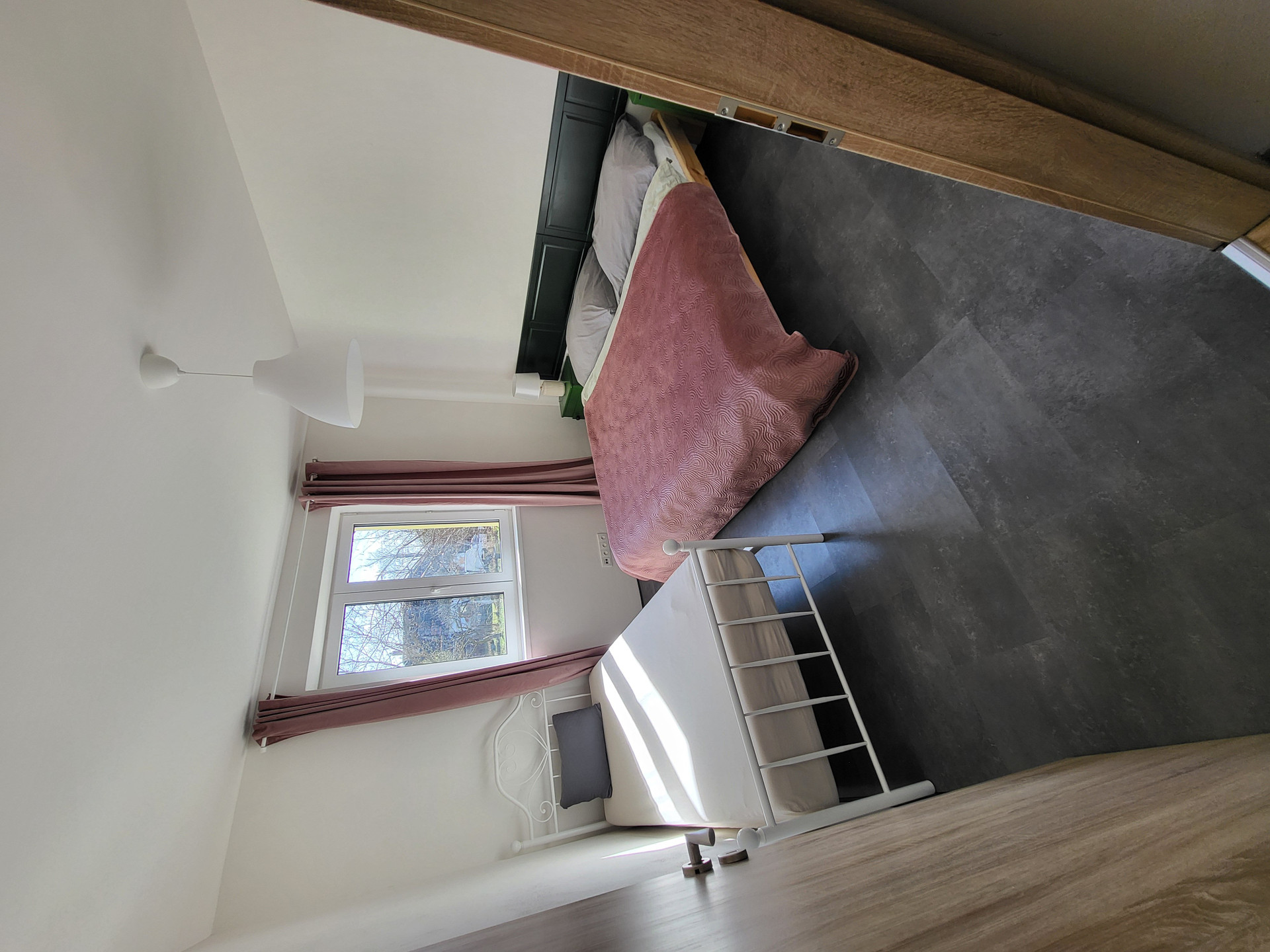 Bedroom with double bed pink bedding