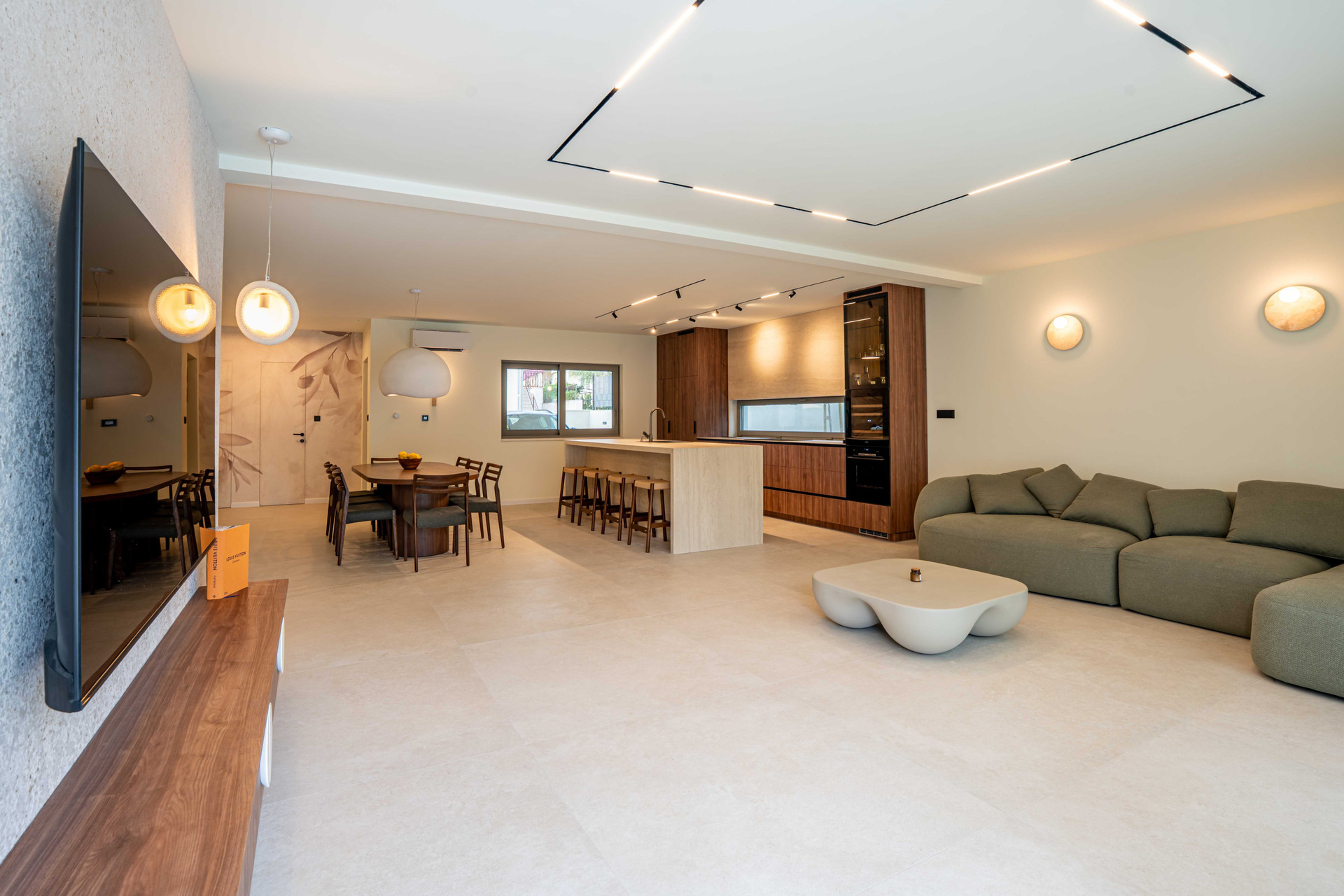 Living, dining and kitchen overview