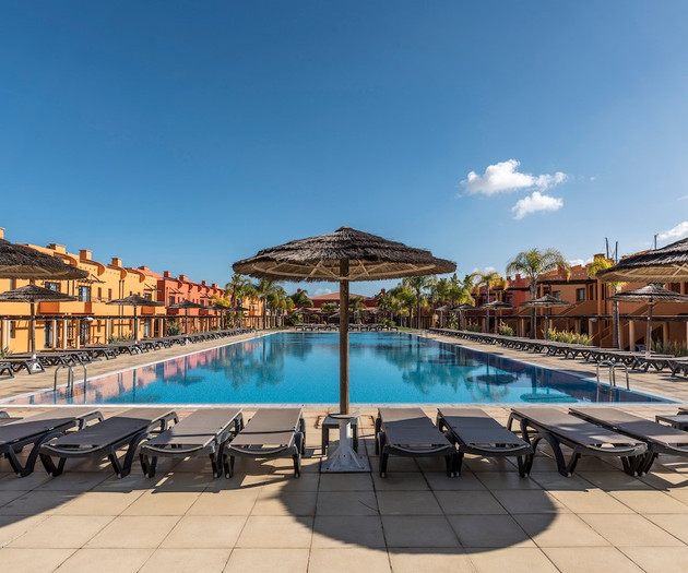Luxury Apartment, with pool and beach