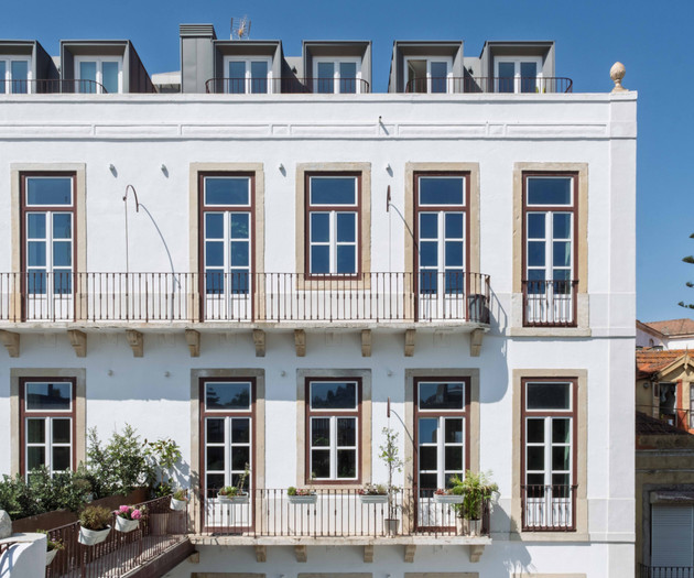 Your Lisbon Oasis: 3-Bed Apartment with Pool & Out