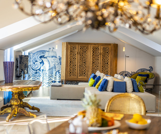 Chiado Rooftop Apartment by Cadenzalux