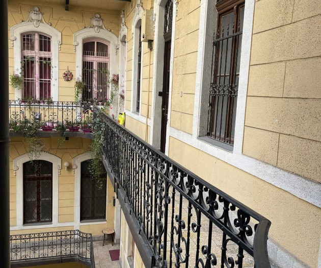 Elegáns és tágas belvárosi lakás a Király utcában