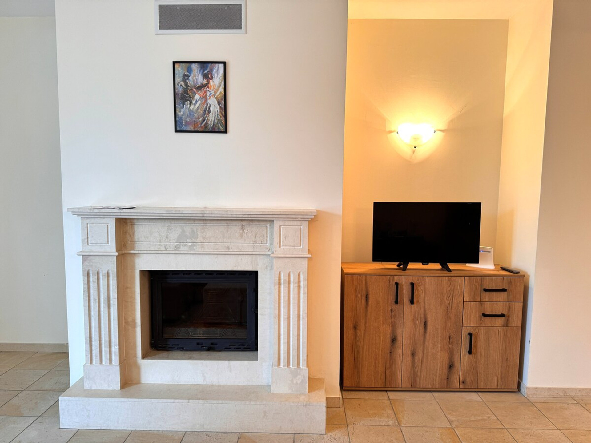 Living room image 2
