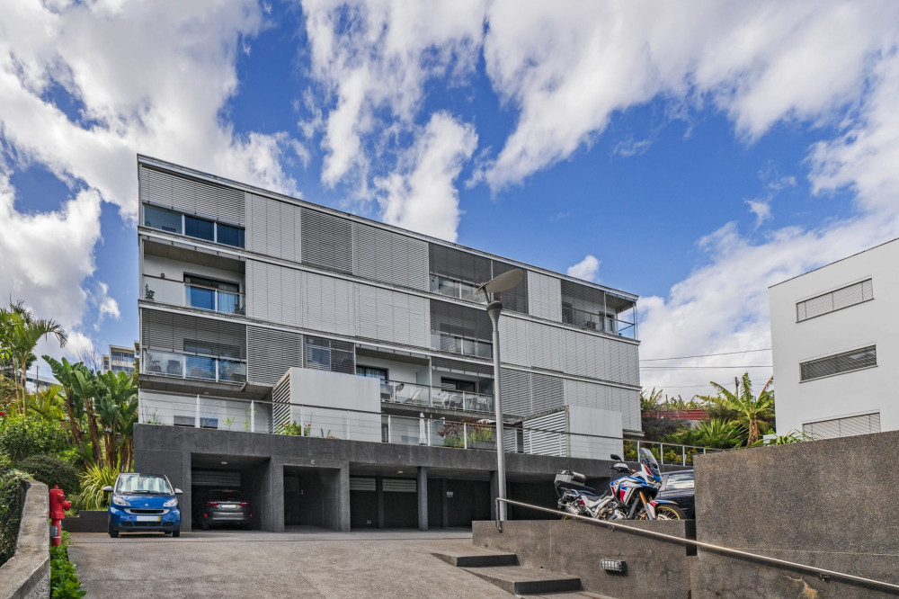 Near the Funchal centre, with outdoor space and se