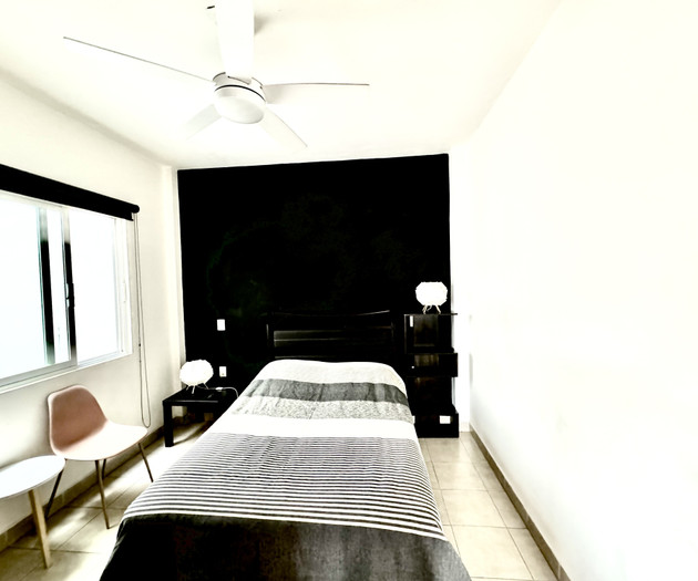 Flat 1/3_ 500mbps Wifi, Desk with office chair