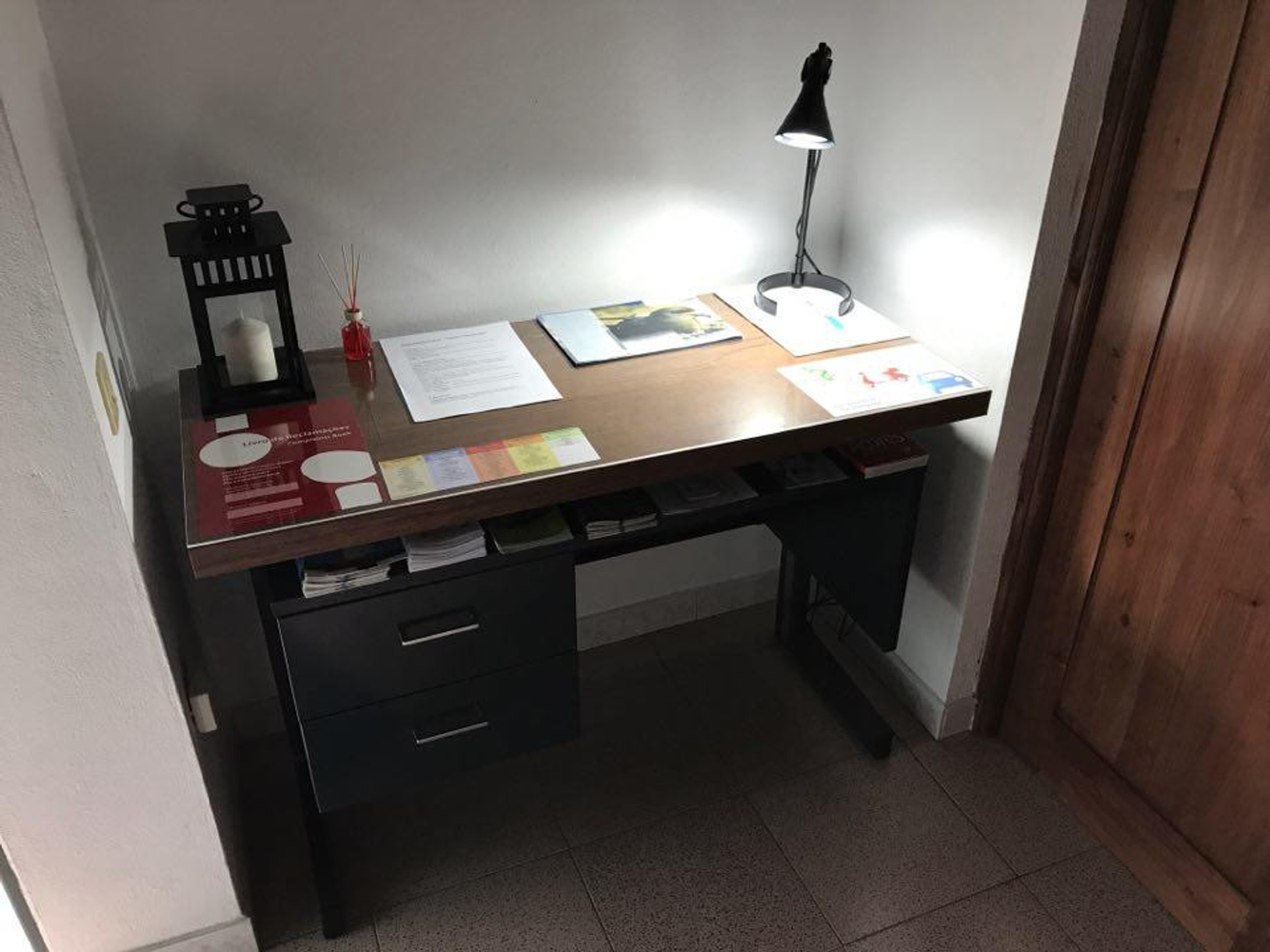 Desk/Entrance