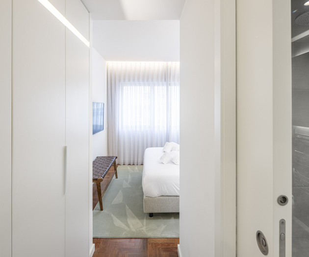 Sophisticated 2-bedroom flat, Ave Novas 4A