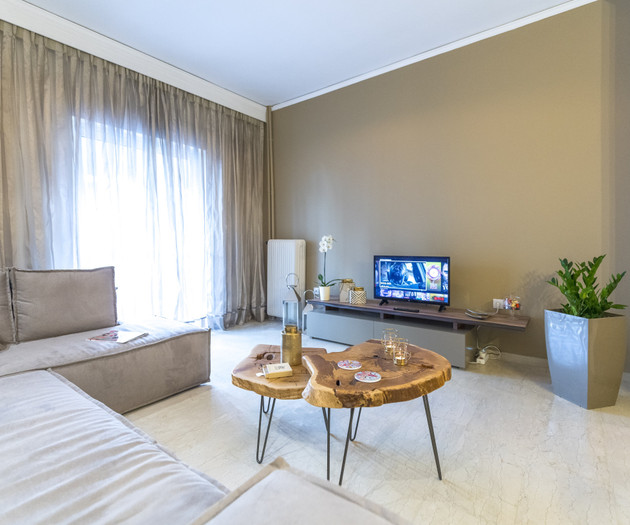 Modern Stone Suite: 1Gbps Fiber & Space for 6