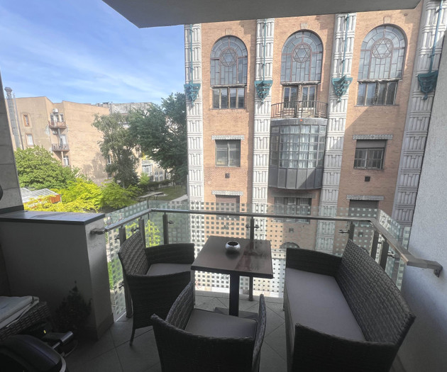 Luxury 2-bedroom 2-bathroom condo with parking