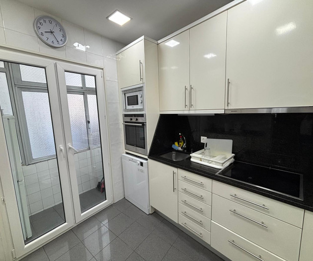 Modern 2-Bedroom Flat in Central Cedofeita, Porto