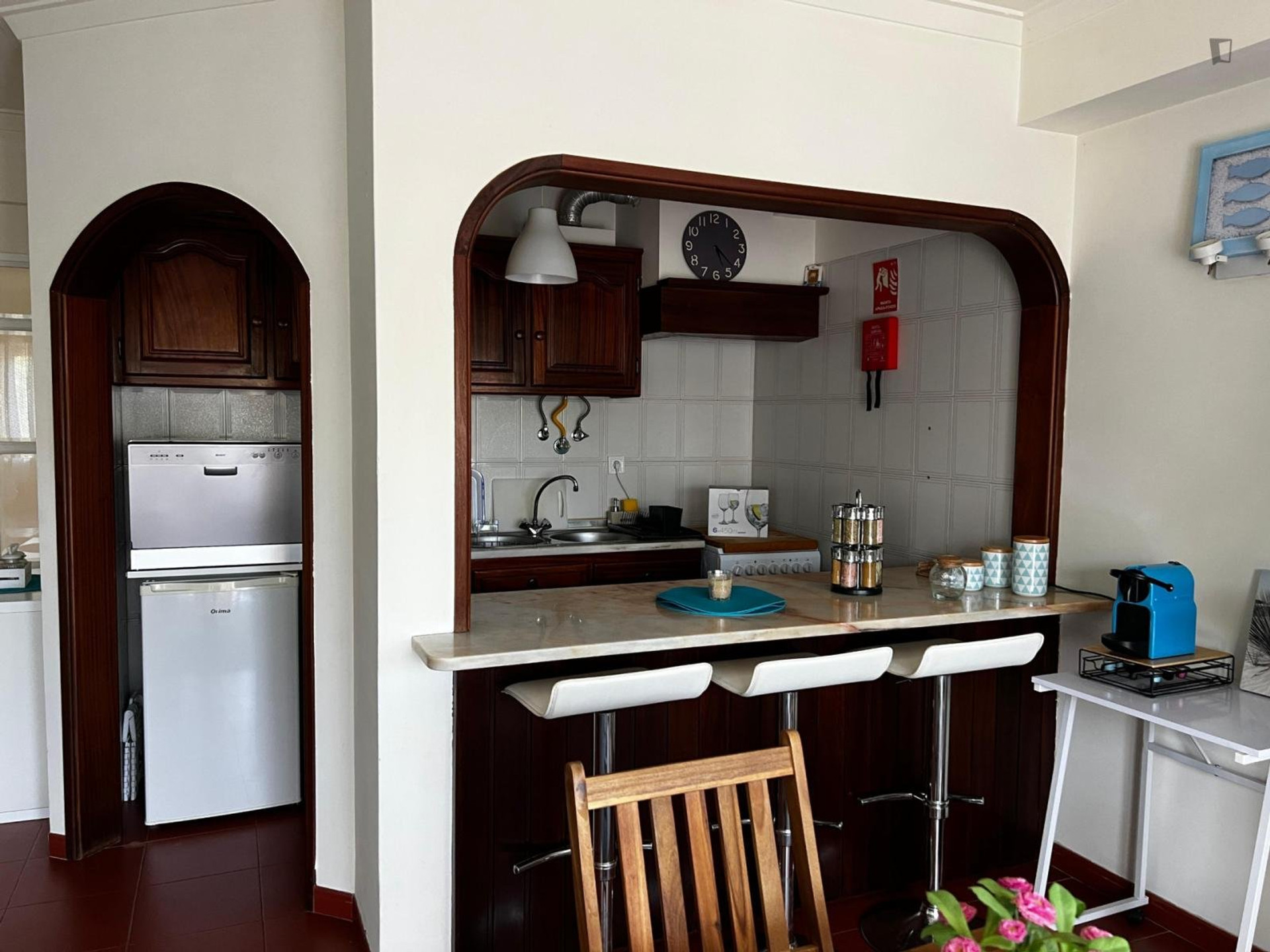 Kitchen with breakfast bar seating