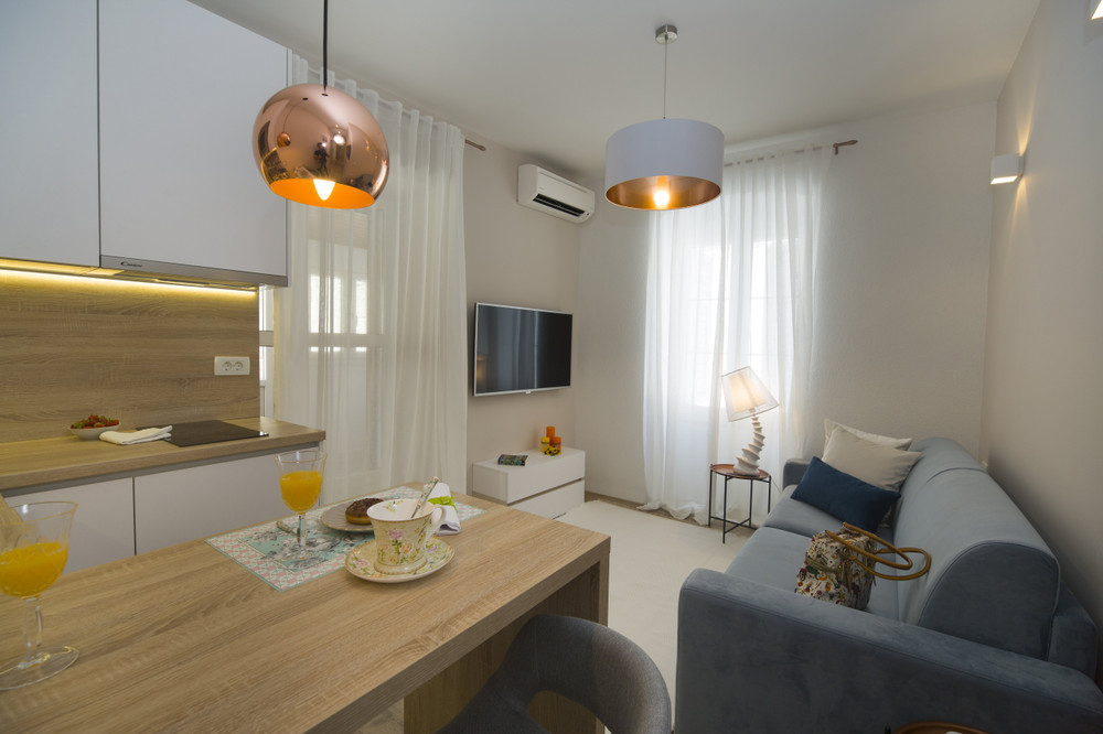 The Sunny Parasol: Old Town Terrace preview