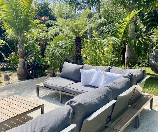 Oasis with pool, horses & fast Wi-Fi