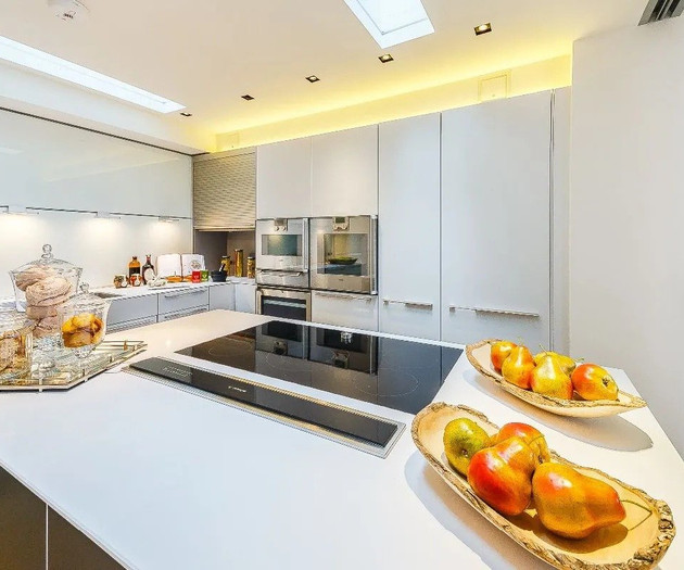 Penthouse with Premium Furnishing in Hamburg