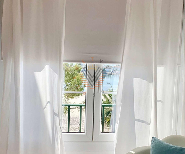 Sea, apartment with sea views, in first line of th