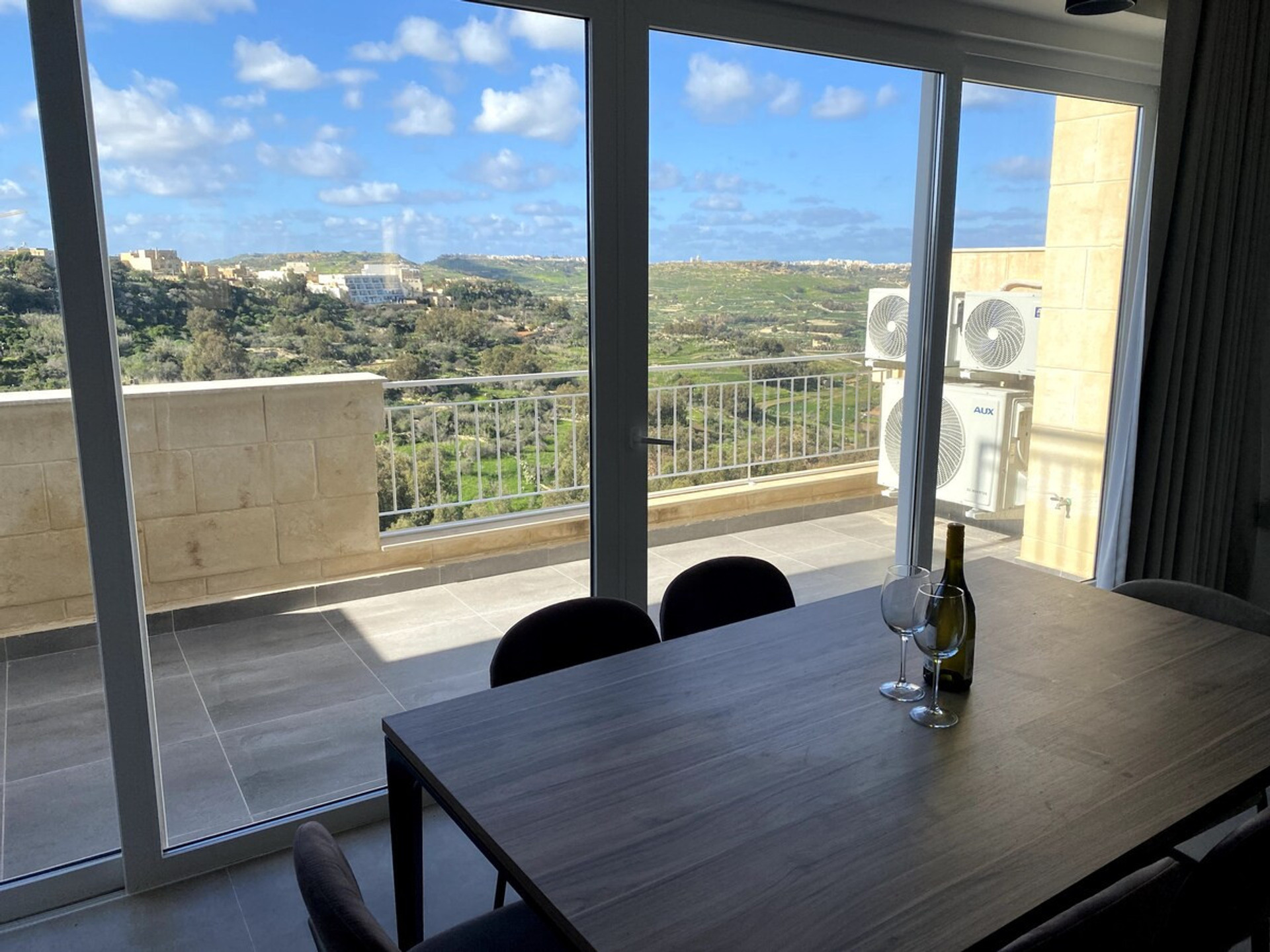 Dining area image 1