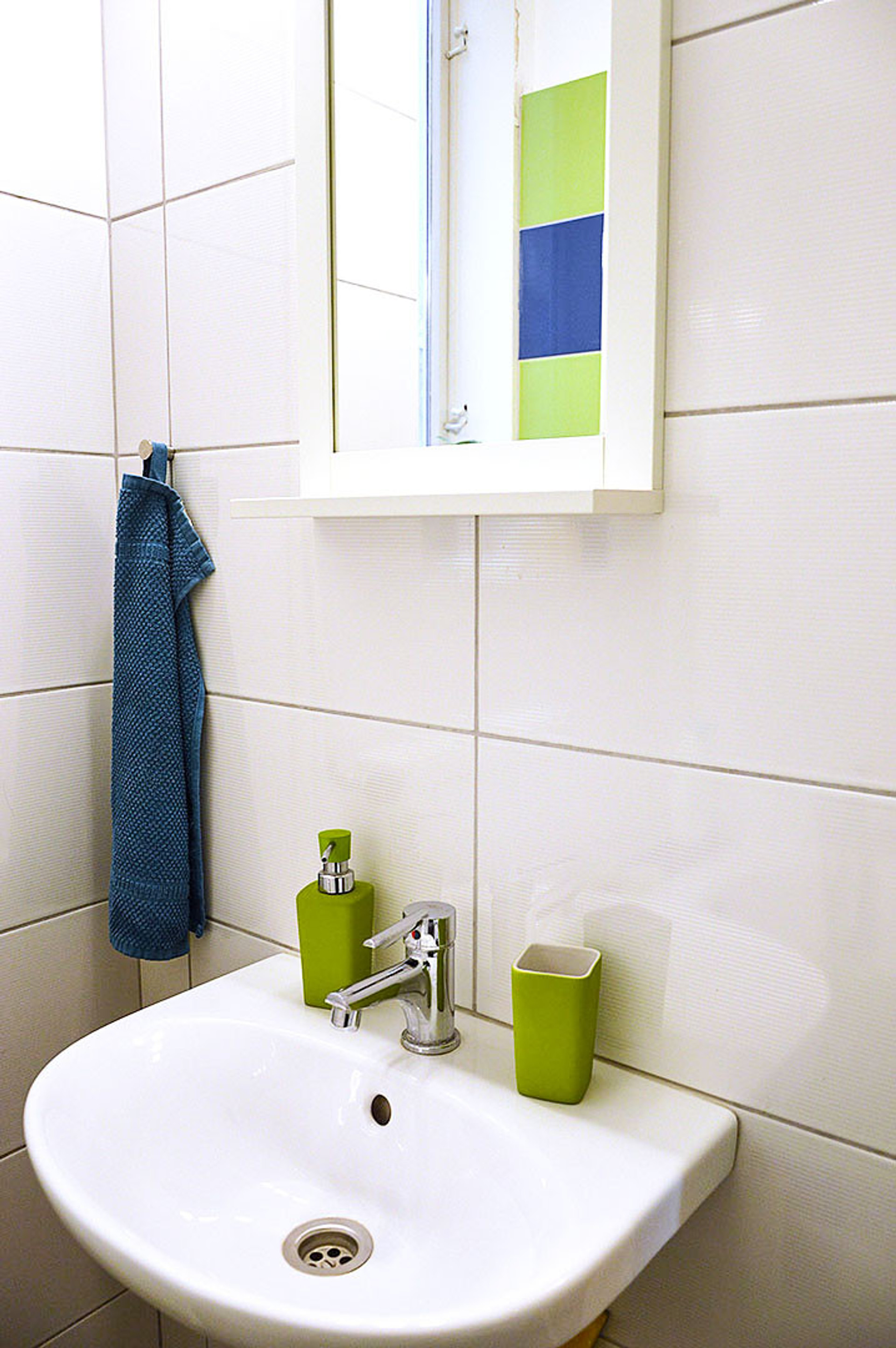 cosy bathroom with window